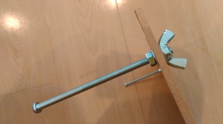 脚はM4ボルト