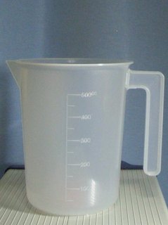 塗料用の計量カップ