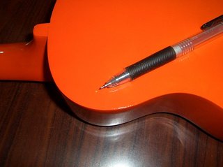 塗装にめり込んだ木片