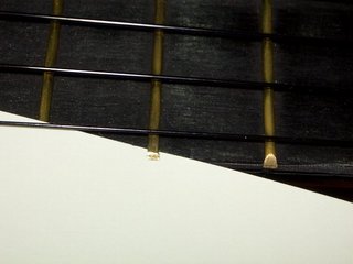 3フレットが指板から浮いている